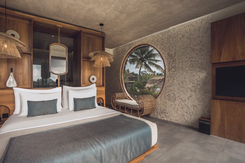 Private Pool Villa vs Suite Room