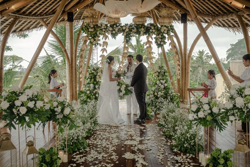 Sample Elopement Timeline for the Day